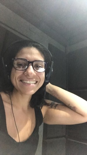 A voz da personagem, no Brasil, é da paulistana Bruna Matta